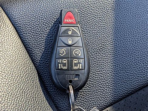 Used 2019 Dodge Grand Caravan SXT w/ Driver Convenience Group image 34