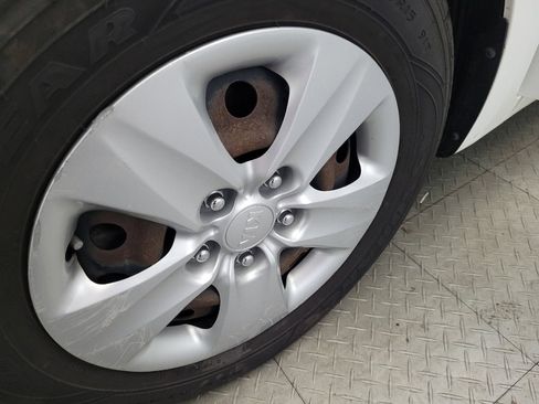 Used 2017 Kia Forte LX image 31