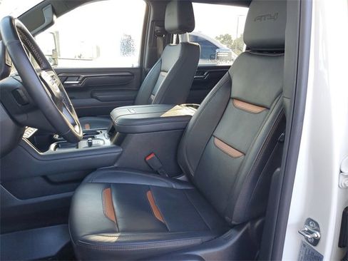 Used 2025 GMC Sierra 2500 AT4 w/ AT4 Premium Plus Package image 19