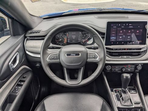 Used 2024 Jeep Compass Latitude AWD/4WD image 16