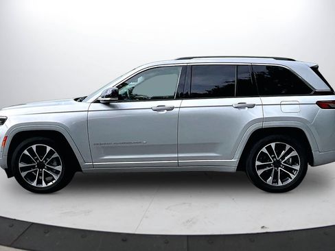 Certified 2022 Jeep Grand Cherokee Overland w/ Luxury Tech Group IV AWD/4WD image 5