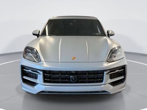 Used 2025 Porsche Cayenne GTS AWD/4WD image 2
