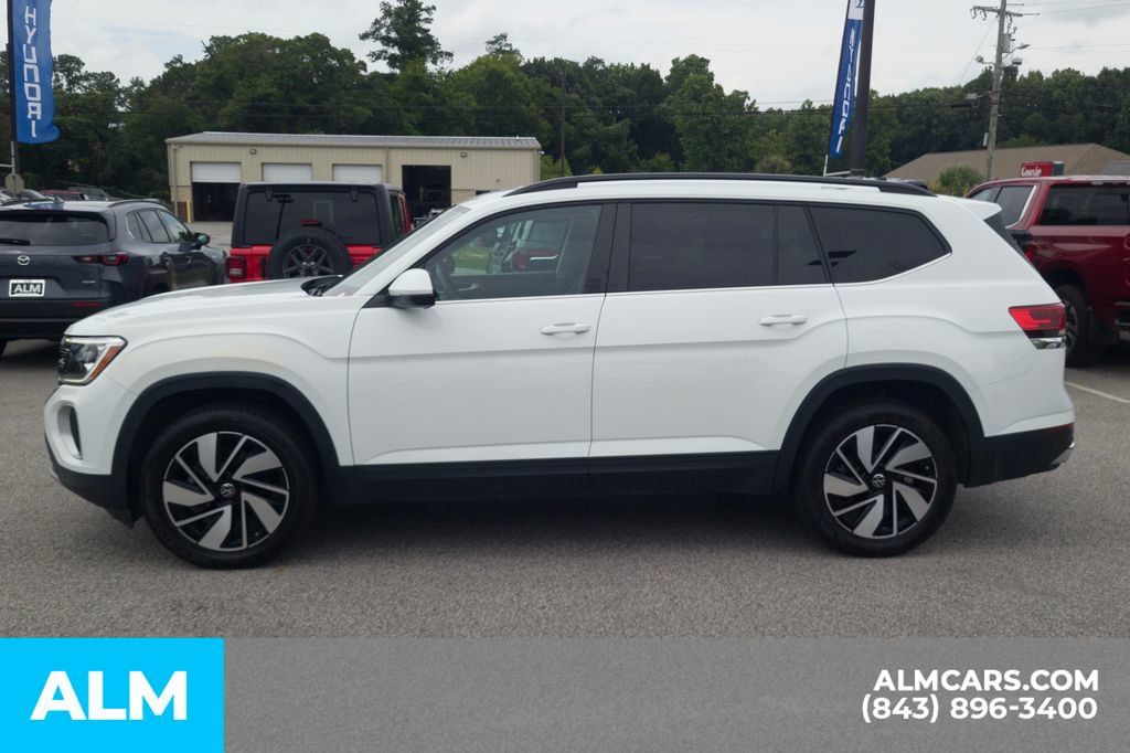Used 2025 Volkswagen Atlas SE FWD image 11