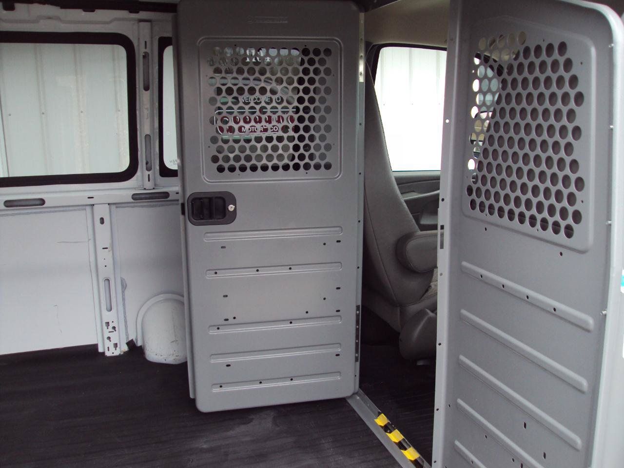 Used 2013 Chevrolet Express 1500 AWD image 10