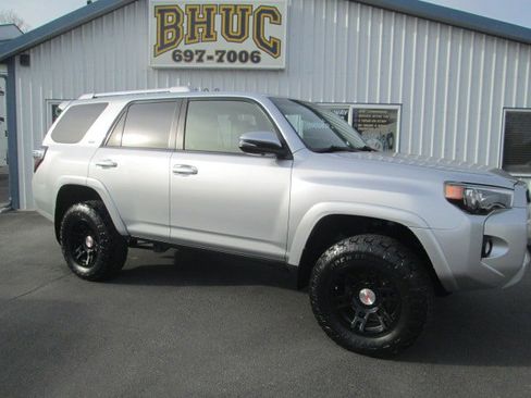 Used 2018 Toyota 4Runner SR5 Premium image 1