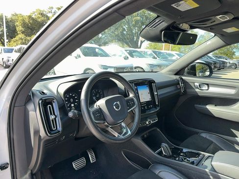 Used 2021 Volvo XC40 T5 R-Design w/ Protection Package Premier image 9
