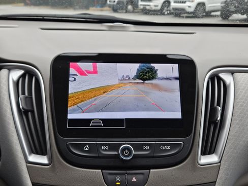 Used 2025 Chevrolet Malibu LT image 32