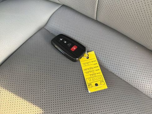 Used 2022 Toyota Highlander Limited image 22