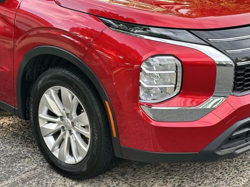 Used 2025 Mitsubishi Outlander ES FWD image 10