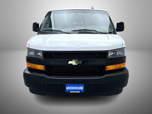 Used 2018 Chevrolet Express 2500 image 2