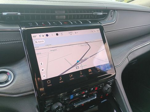 New 2025 Jeep Grand Cherokee Overland w/ Trailer Tow Package AWD/4WD image 15