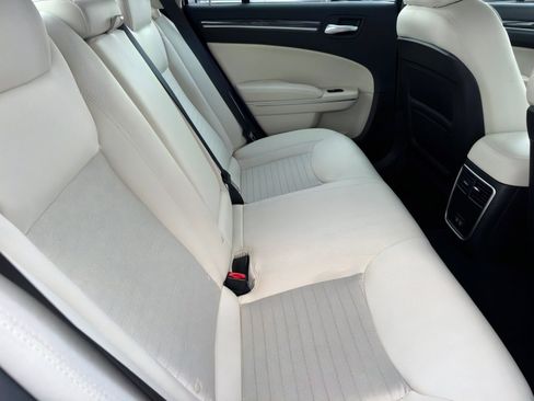 Used 2019 Chrysler 300 Touring w/ Sport Appearance Package image 12