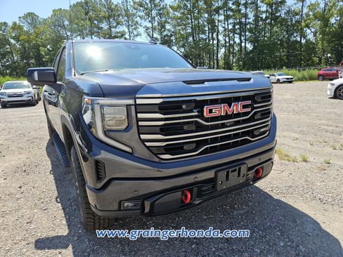 Used 2023 GMC Sierra 1500 AT4 w/ AT4 Premium Package AWD/4WD image 4