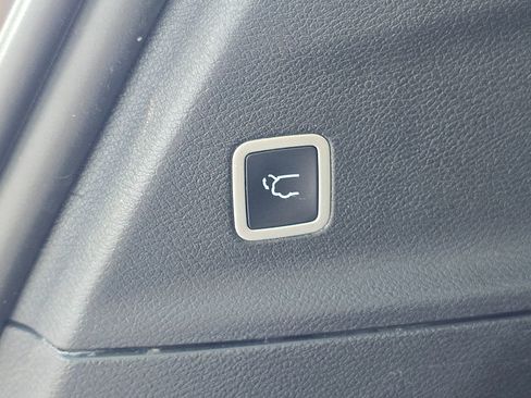 Used 2024 Chrysler Pacifica Limited FWD image 14