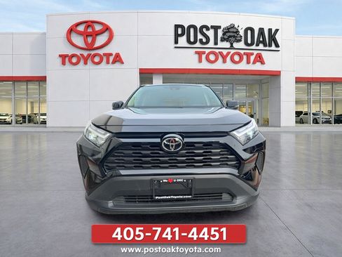 Used 2025 Toyota RAV4 XLE FWD image 11