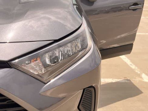 Used 2021 Toyota RAV4 LE AWD/4WD image 24