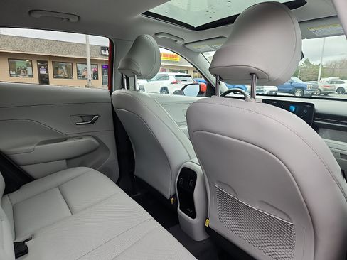 Used 2024 Hyundai Kona Limited FWD image 29