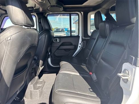 Used 2020 Jeep Wrangler Unlimited Sahara image 11