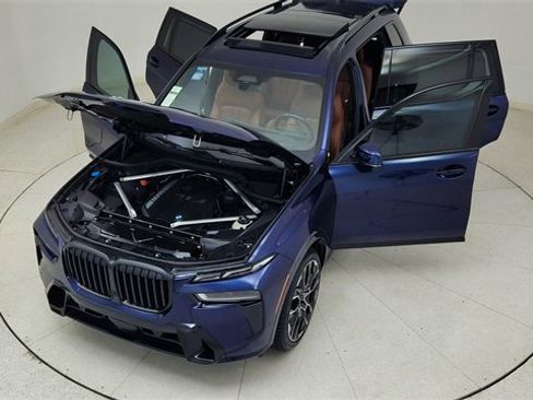 Used 2024 BMW X7 xDrive40i w/ Executive Package image 88