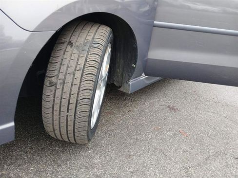 Used 2010 MAZDA MAZDA5 Grand Touring image 18