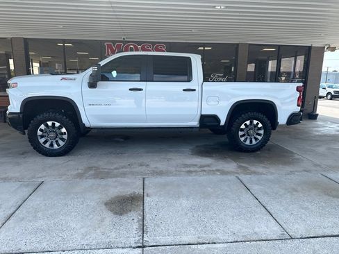 Used 2024 Chevrolet Silverado 2500 Custom w/ Z71 Off-Road Package AWD/4WD image 7