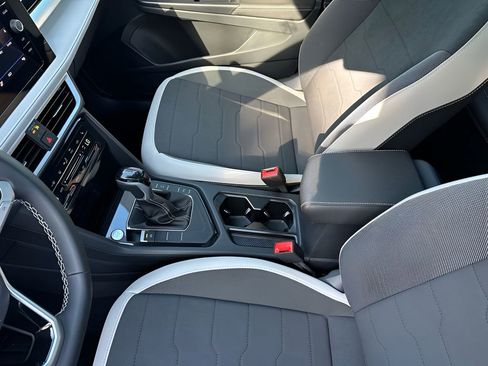 New 2026 Volkswagen Taos SE image 21