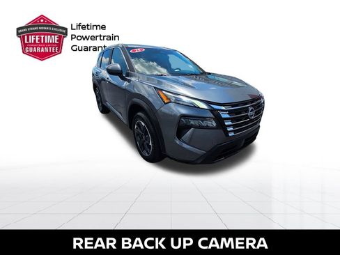 Certified 2025 Nissan Rogue SV FWD image 6