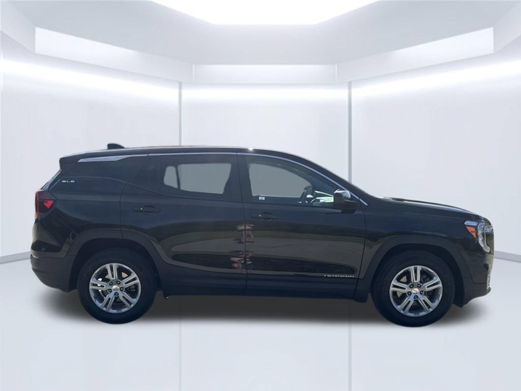 Used 2024 GMC Terrain SLE FWD image 4