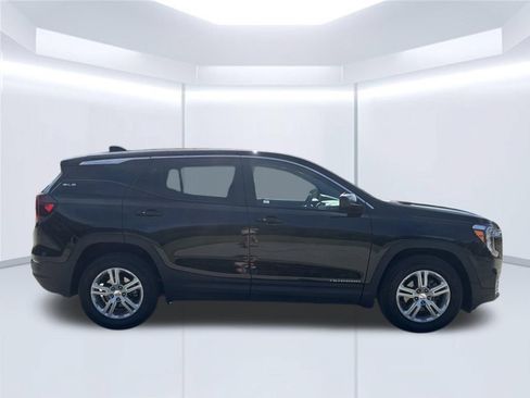 Used 2024 GMC Terrain SLE FWD image 4