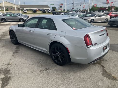 Used 2022 Chrysler 300 Touring L w/ Safetytec Plus Group RWD image 5