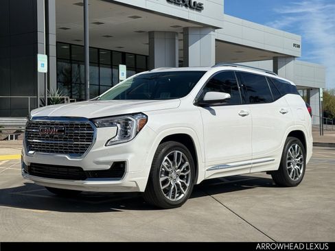 Used 2023 GMC Terrain Denali w/ Denali Premium Package image 2
