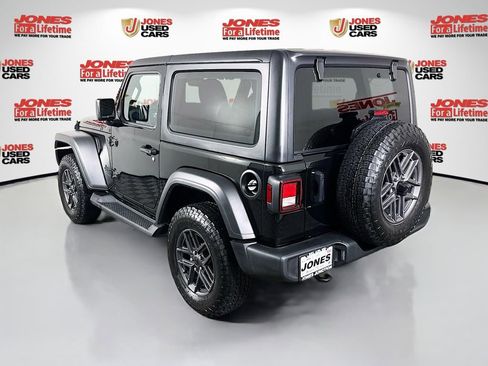 Used 2025 Jeep Wrangler Sport AWD/4WD image 2