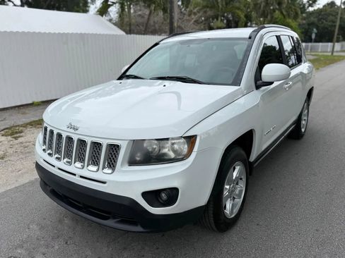 Used 2016 Jeep Compass Latitude FWD image 5