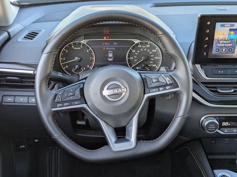 Used 2025 Nissan Altima 2.5 SR w/ SR Premium Package image 25