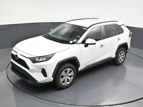 Used 2020 Toyota RAV4 LE FWD image 15