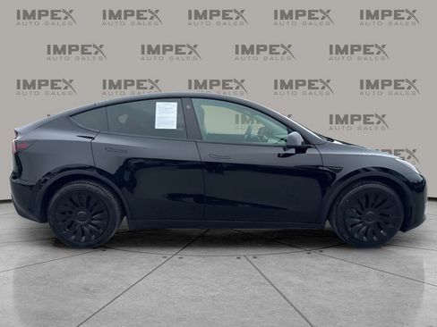Used 2022 Tesla Model Y Long Range AWD/4WD image 6