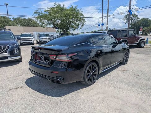 Used 2021 Nissan Maxima SR w/ Sport Mat Group FWD image 3