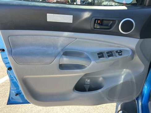 Used 2009 Toyota Tacoma PreRunner image 16