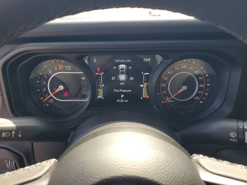 Used 2025 Jeep Gladiator Mojave AWD/4WD image 19