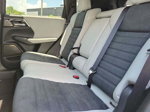 New 2026 Mitsubishi Outlander SE FWD image 13