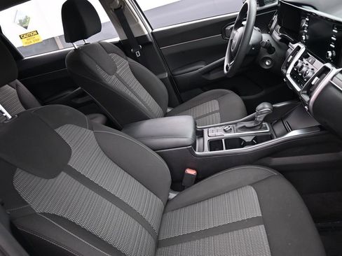 Used 2023 Kia Sorento LX image 18