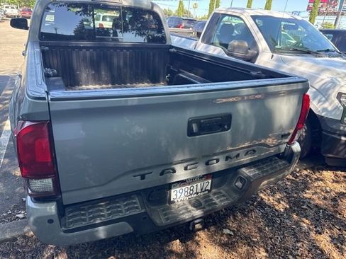 Used 2019 Toyota Tacoma TRD Sport w/ Technology Package AWD/4WD image 3