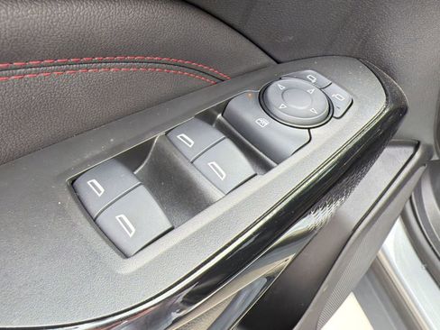 Certified 2025 Chevrolet Trax RS w/ Sunroof Package FWD image 22