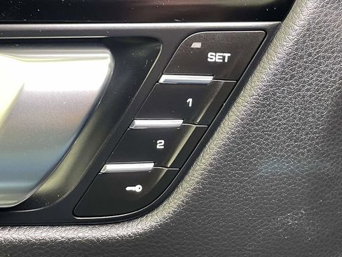 Used 2025 Porsche Macan image 37