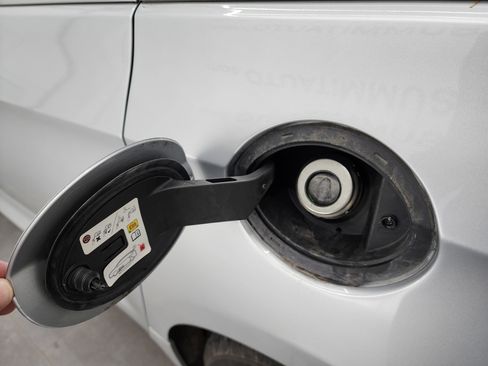 Used 2024 Chrysler Pacifica Touring-L image 33