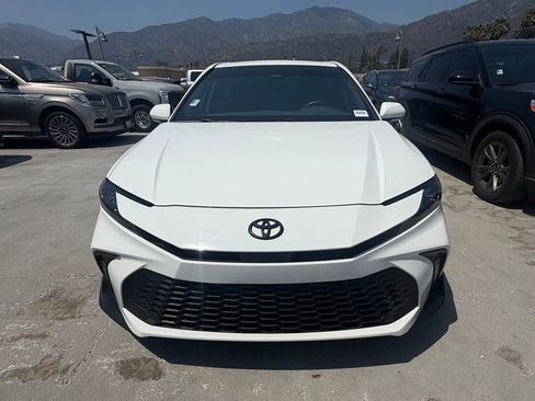 Used 2025 Toyota Camry SE w/ Convenience Package FWD image 2