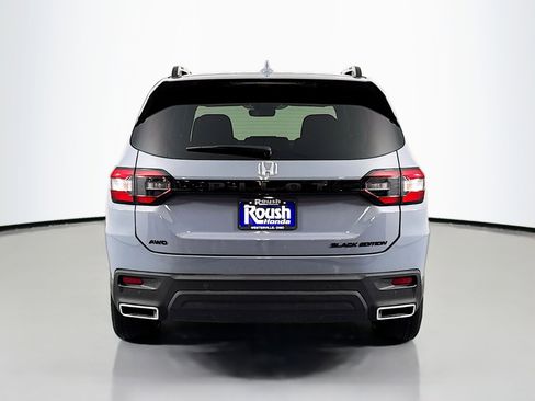 Certified 2025 Honda Pilot Black Edition image 6
