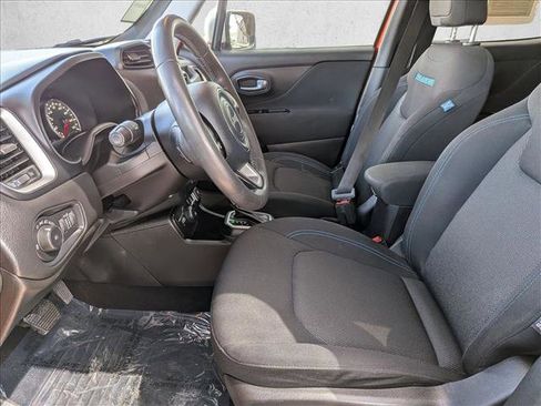 Used 2021 Jeep Renegade Latitude AWD/4WD image 11