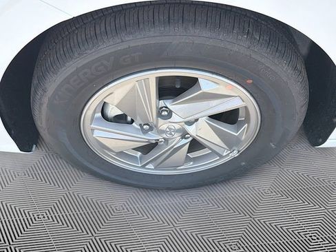 New 2026 Hyundai Elantra SE FWD image 28
