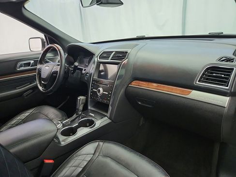 Used 2018 Ford Explorer Platinum AWD/4WD image 29